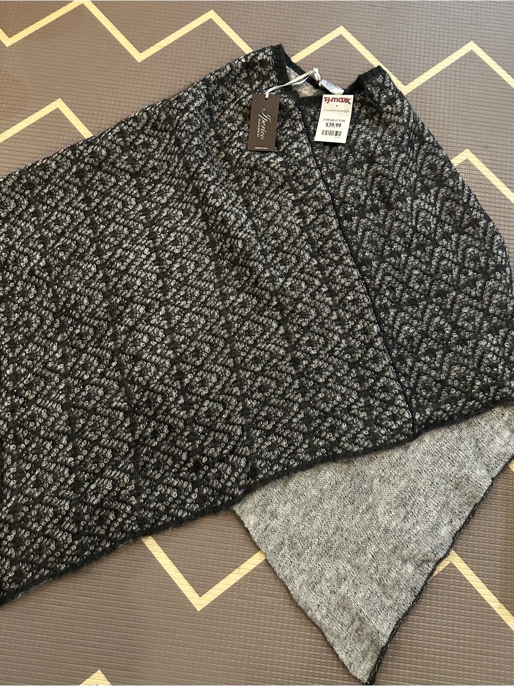 Women’s Black & Gray Patterned Sweater cape/shawl